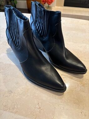 Western Ankle Boots NWOT Great Quality Faux Leather, Pointy Yet  Comfortable S10